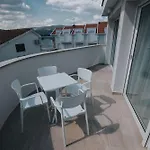 Aparthotel Malo Arbanija