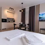 Malo 3* Arbanija