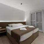 Aparthotel Malo Arbanija