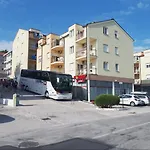 Malo 3* Arbanija