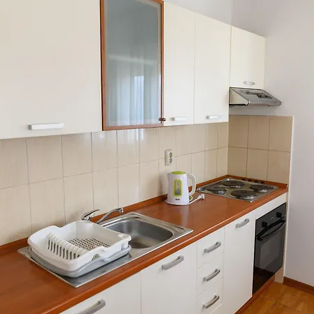 Malo More 3* Arbanija