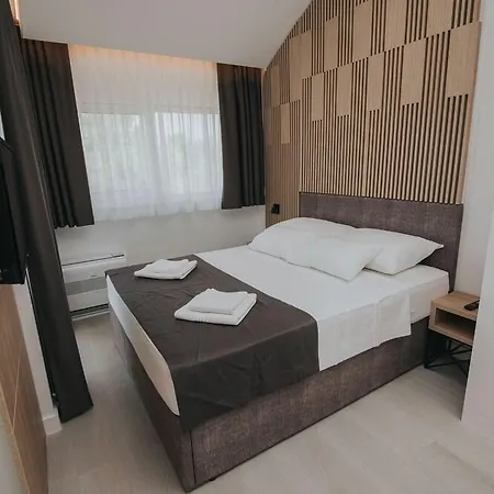 Malo More Arbanija