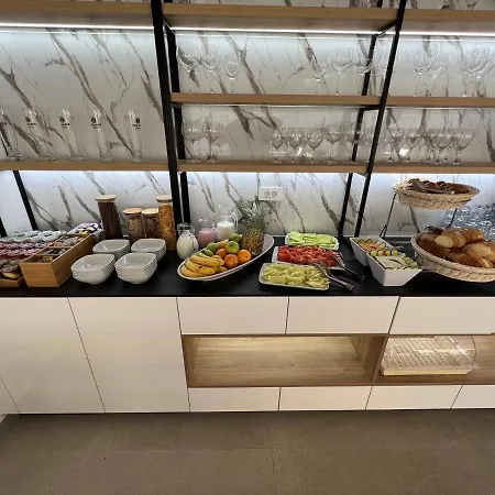 Malo More Aparthotel Arbanija