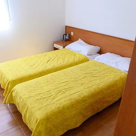 Malo More Aparthotel Arbanija