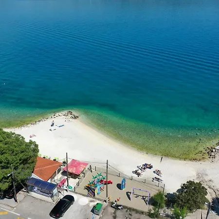Malo Apartahotel Arbanija