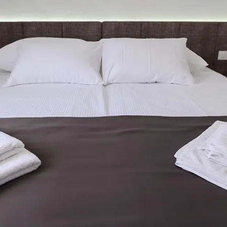 Aparthotel Malo More Arbanija