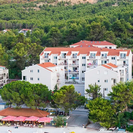 Malo 3* Arbanija