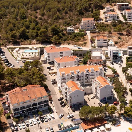 Hotel apartamentowy Malo Arbanija