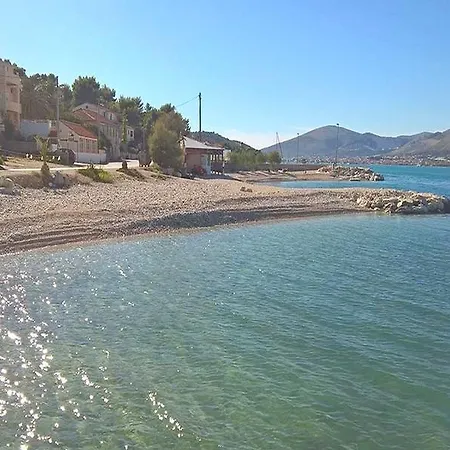 Malo Hotel apartamentowy Arbanija