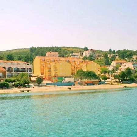 Malo More 3* Arbanija