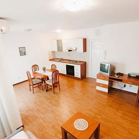 Aparthotel Malo More 3*