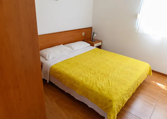 Malo Lägenhetshotell Arbanija