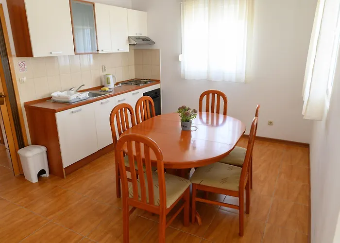 Malo Lägenhetshotell Arbanija