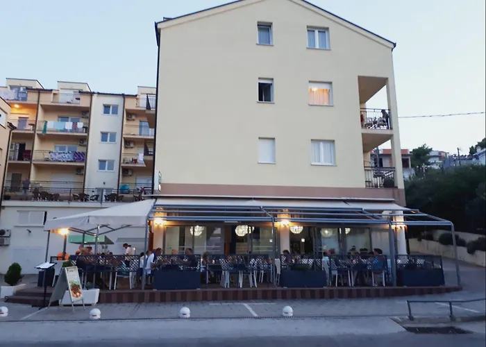 Malo Lägenhetshotell Arbanija