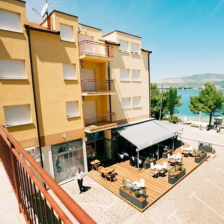 Aparthotel Malo More Arbanija