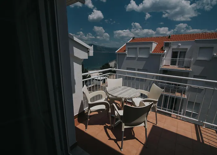 Malo Hotel apartamentowy Arbanija